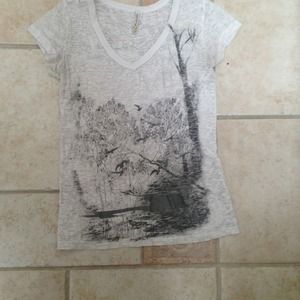 Semi-sheer v-neck graphic tee