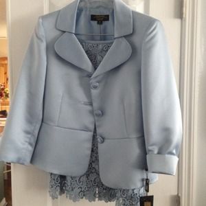 Ladies TAHARI LUXE by Arthur Levine 2 piece suit.