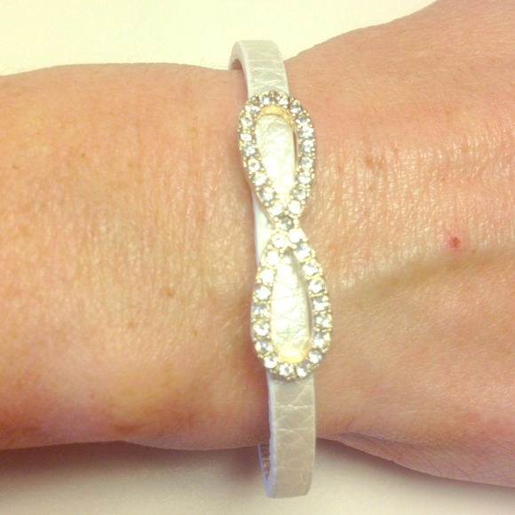 New infinity magnetic bracelet with rhinestones!