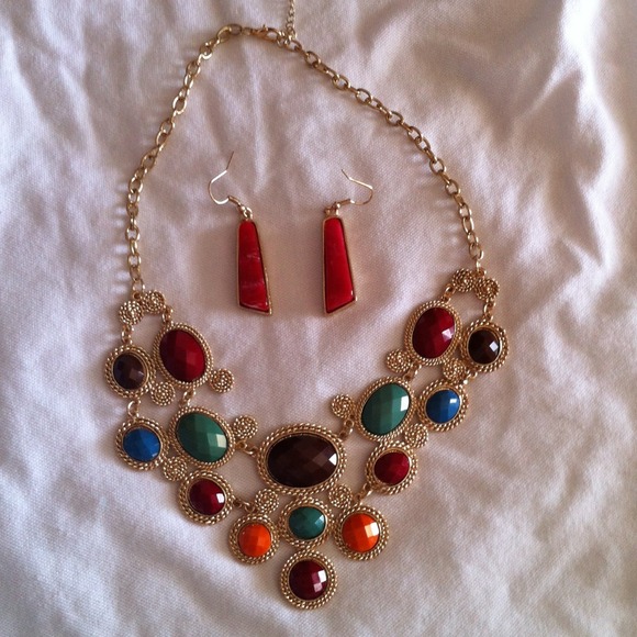 ❌❌TRADE❌❌Colorful bib-necklace