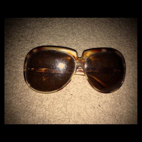 Vintage shades Click 4 more pix Six pair!!