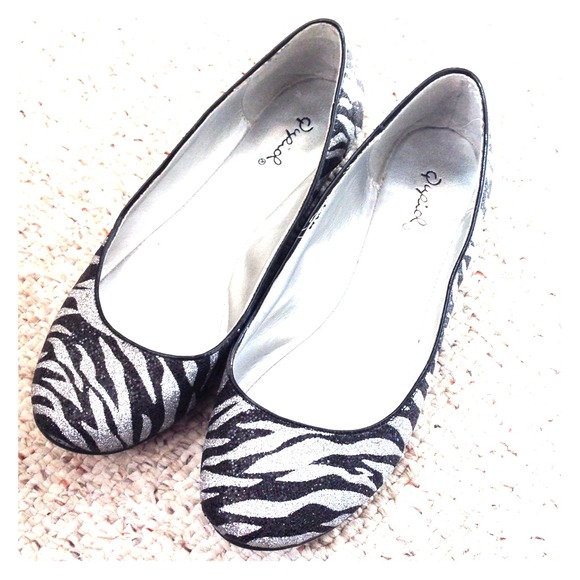 ✋RESERVED! Cute glittery zebra print flats
