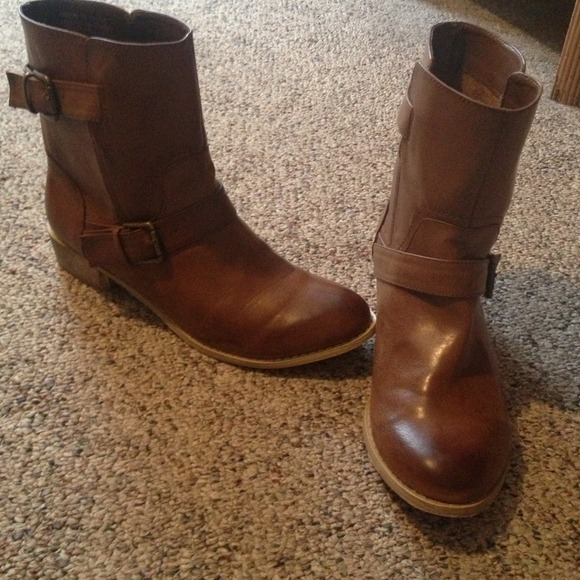 *RESERVED* Forever 21 boots