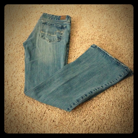 Bundle jeans and wristlet. @lbolin3