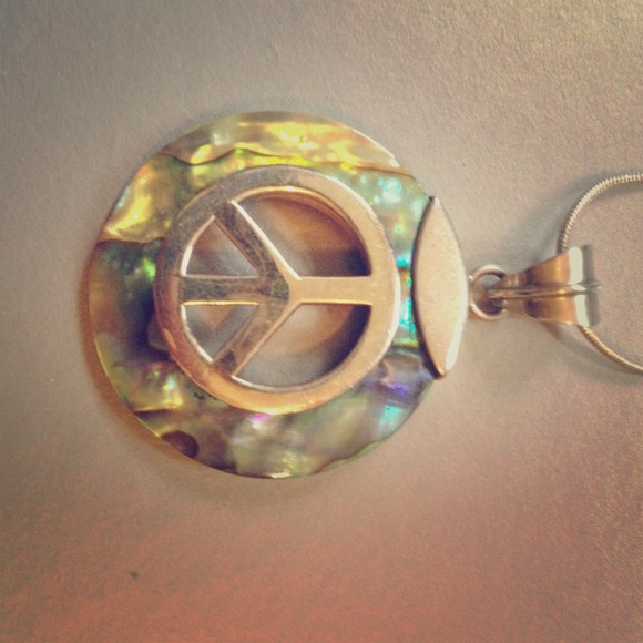 Gorgeous peace sign necklace