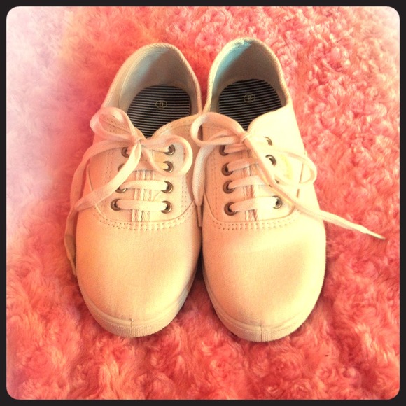 ✨NEW✨White Ked-like shoes