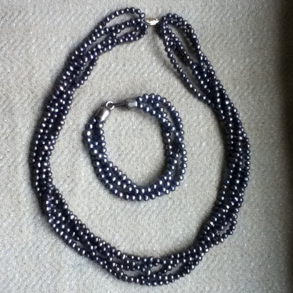 Black fresh water pearl necklace and bracelet