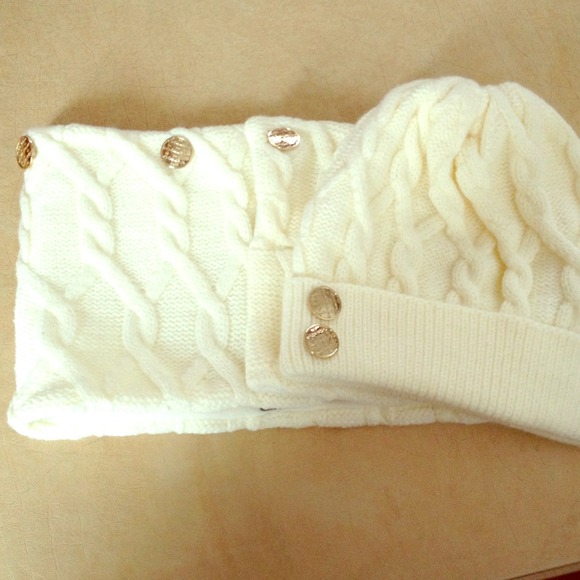 NWOT winter hat and neck wrap