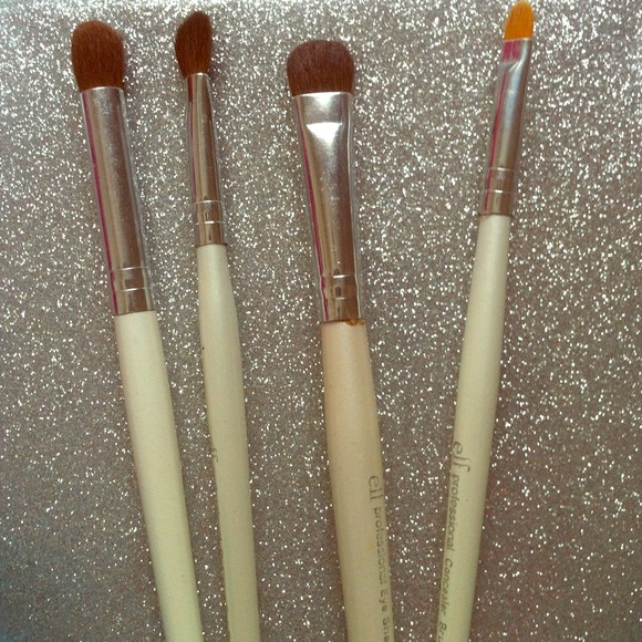 🚫SOLD IN A BUNDLE🚫E.L.F Brush Set