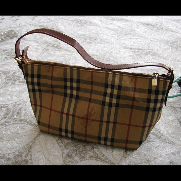 Reserved.....Dainty Authentic Burberry handbag
