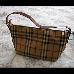 Reserved.....Dainty Authentic Burberry handbag