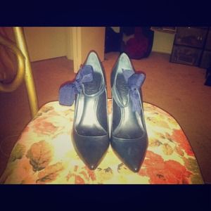 Tory Burch blue high heel pump with bow! Size 9
