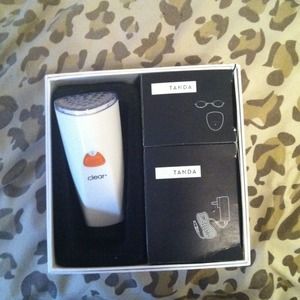 Reduced!!!! Tanda blue light acne treatment