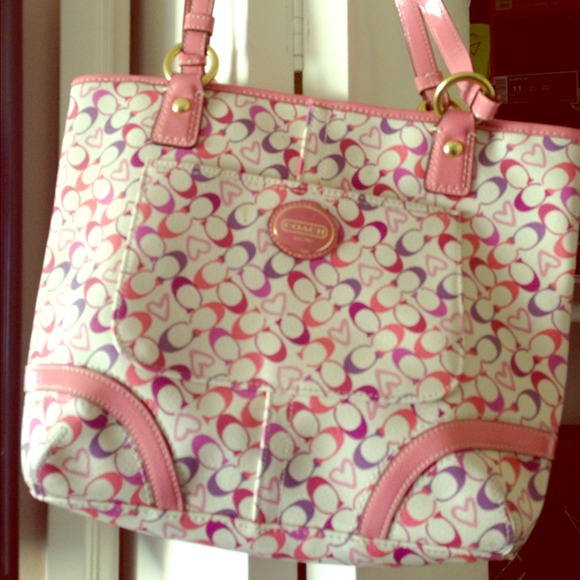 🚫SOLD to Carlie1🚫Pink and White Heart Coach Bag