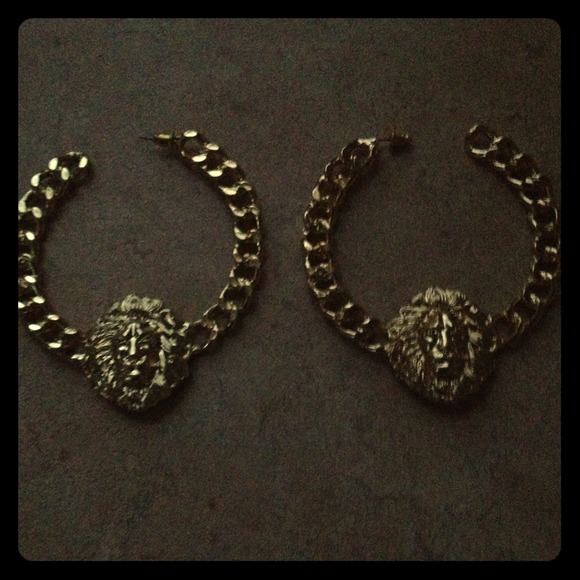 Lion Hoops