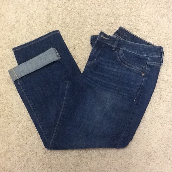 SOLD in bundle! Vera Wang straight leg jeans. - Picture 3 of 3