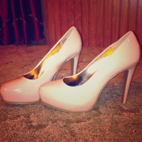 Vera Wang Shoes - SIMPLY VERY VERA WANG!!!