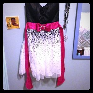 Strapless back & white dress