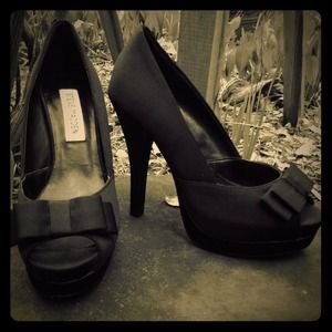 Steve Madden satin bow/peeptoe platform pumps