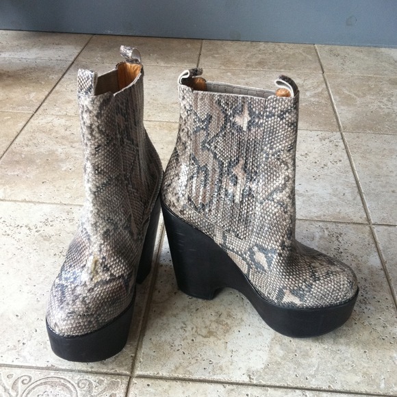 Boots leather snakeskin