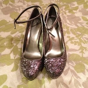 Pewter sparkly heels NEW! Trade : karisrenee