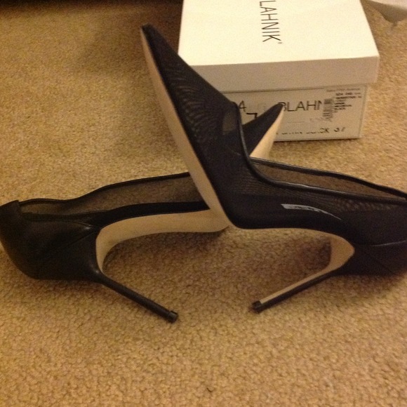 ** SOLD ** Authentic MANOLO BLAHNIK women's heels - Picture 4 of 4