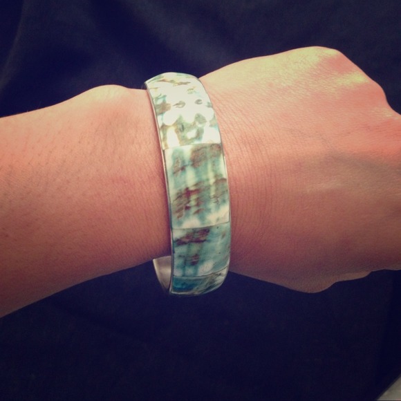 SOLD: NWOT Mother of Pearl bracelet Green color