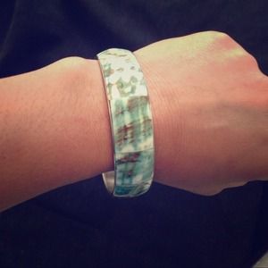 SOLD: NWOT Mother of Pearl bracelet Green color