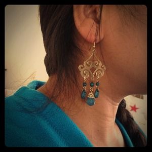 NWT n Box teal dangling earrings