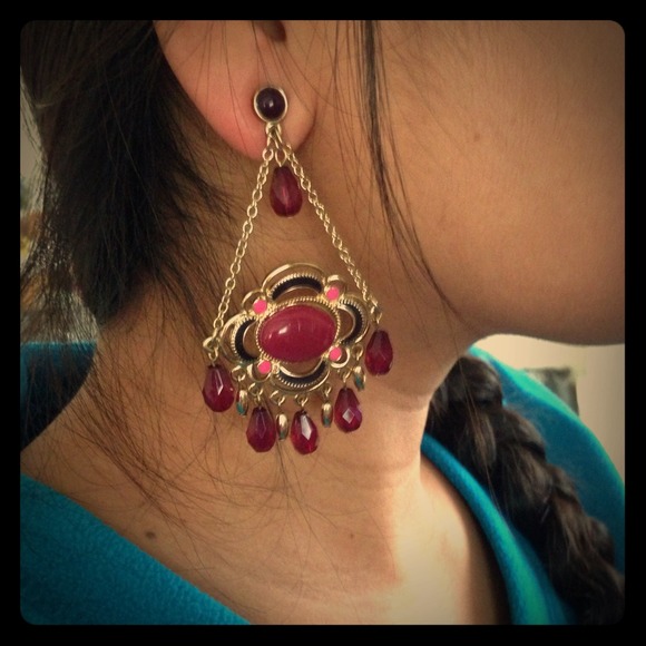 SOLD :NWT n Box beautiful dangling