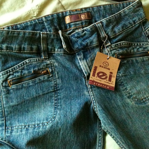 Sold! l.e.i. Jeans - Picture 2 of 3
