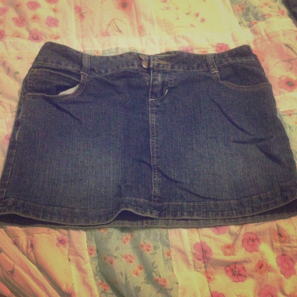Dark wash denim skirt