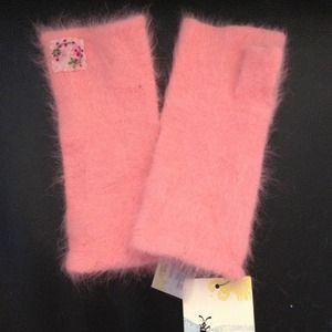 Free People fingerless pink gloves