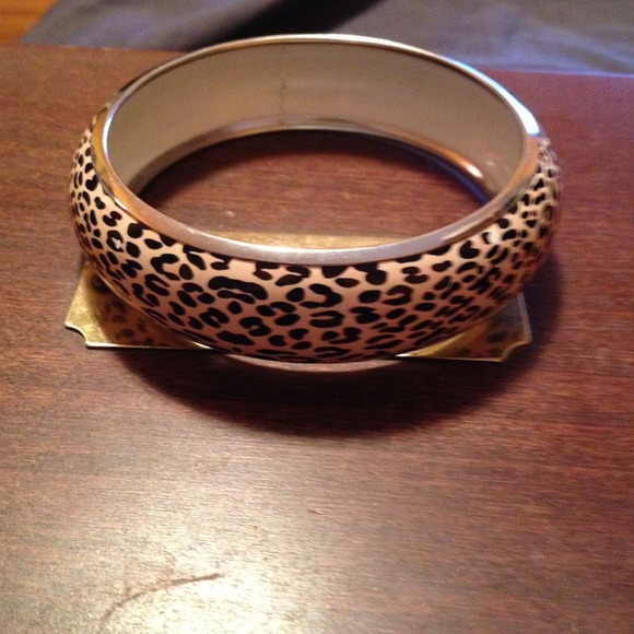 Two bracelets. - Picture 2 of 3