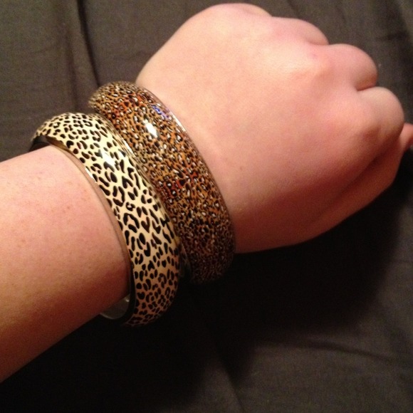 Two bracelets. - Picture 3 of 3