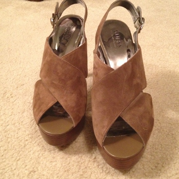 Suede sling back heel - Picture 2 of 4