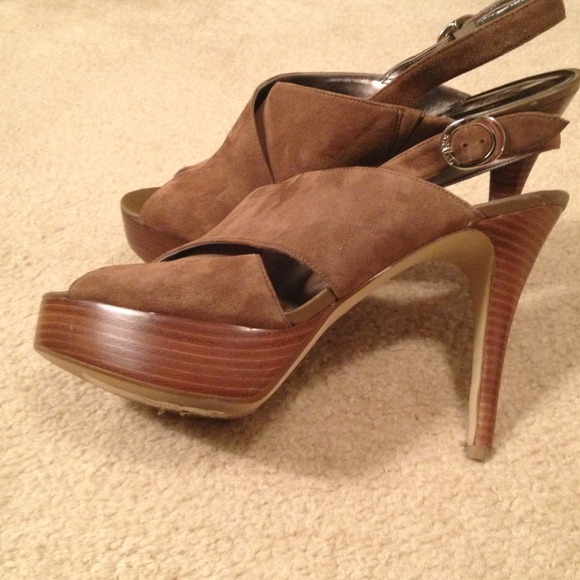 Suede sling back heel - Picture 3 of 4