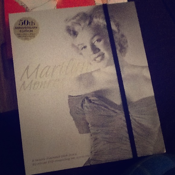 ⭕HOLD⭕2/20/14 Marilyn Monroe TWO BOOK BUNDLE!