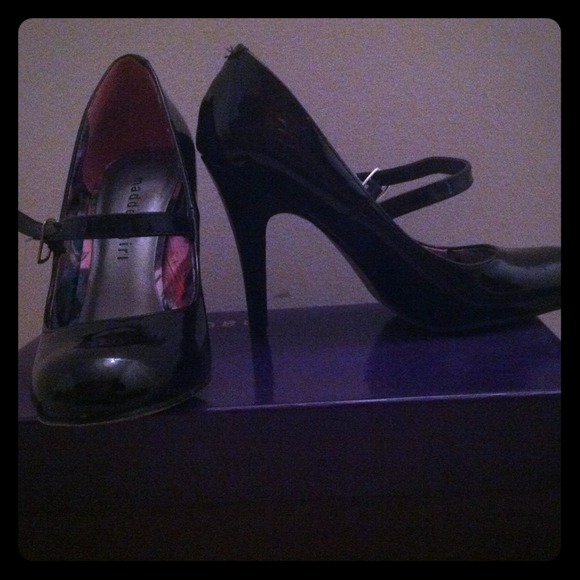 Patent leather Mary Janes. Worn only once. Size 6