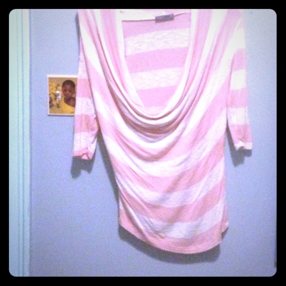Low neck striped blouse