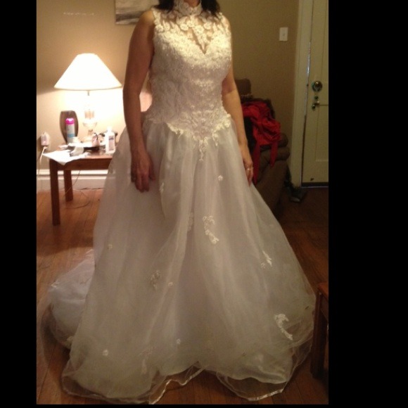 On sale!!!!! Beautiful size 14 wedding dress