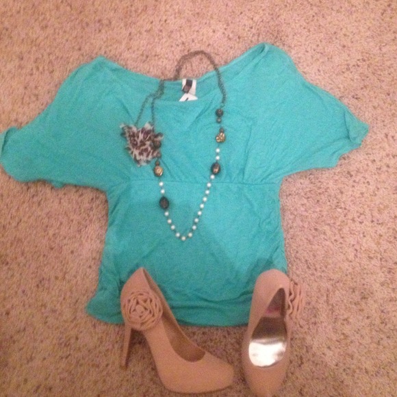 nwot tags aqua color top size small