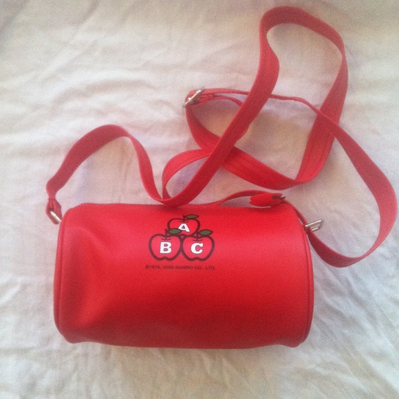 Red & White Hello Kitty Barrel Purse - Picture 2 of 4