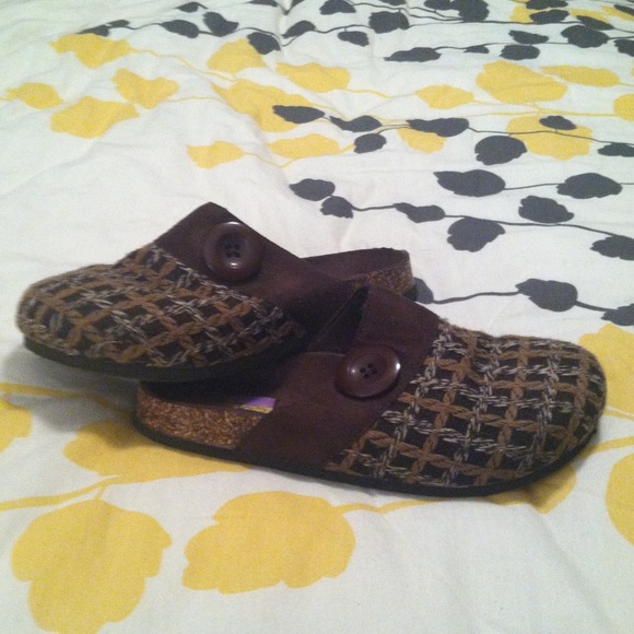 Clogs - Picture 2 of 2