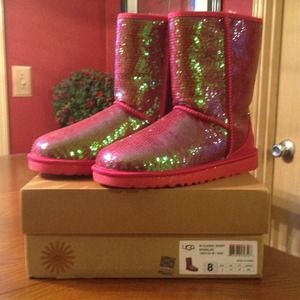 ✨BRAND NEW Short Sparkles UGG