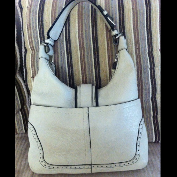 🚫SOLD IN BUNDLE🚫Authentic Coach Handbag - Picture 2 of 4