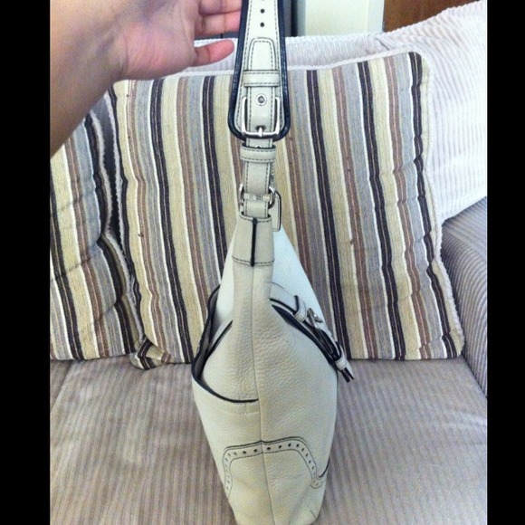 🚫SOLD IN BUNDLE🚫Authentic Coach Handbag - Picture 3 of 4