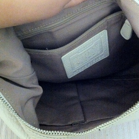🚫SOLD IN BUNDLE🚫Authentic Coach Handbag - Picture 4 of 4