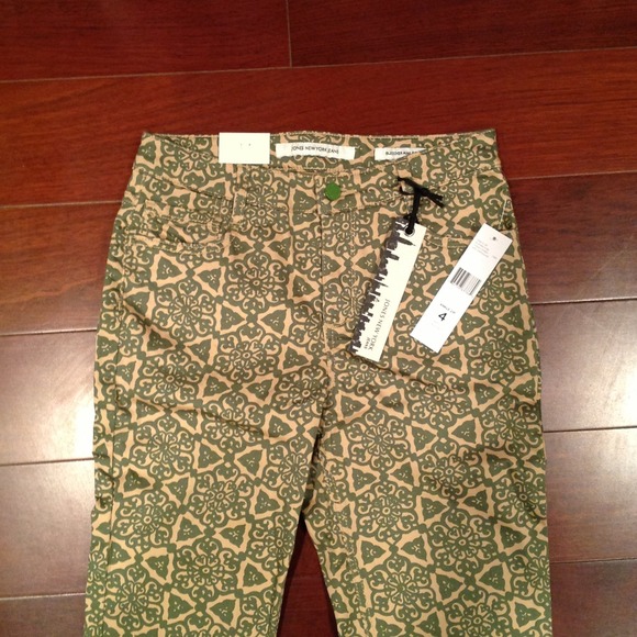 🌹OUT OF STOCK🌹PM Editor's Pick JNY Skinny Jeans - Picture 2 of 3