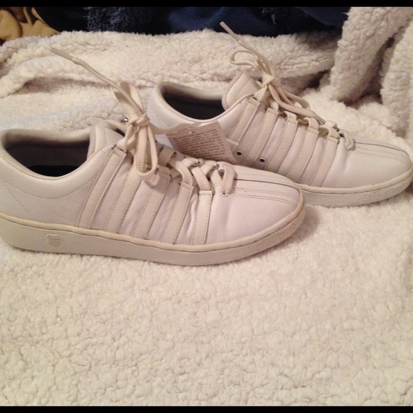 K-Swiss tennis shoes